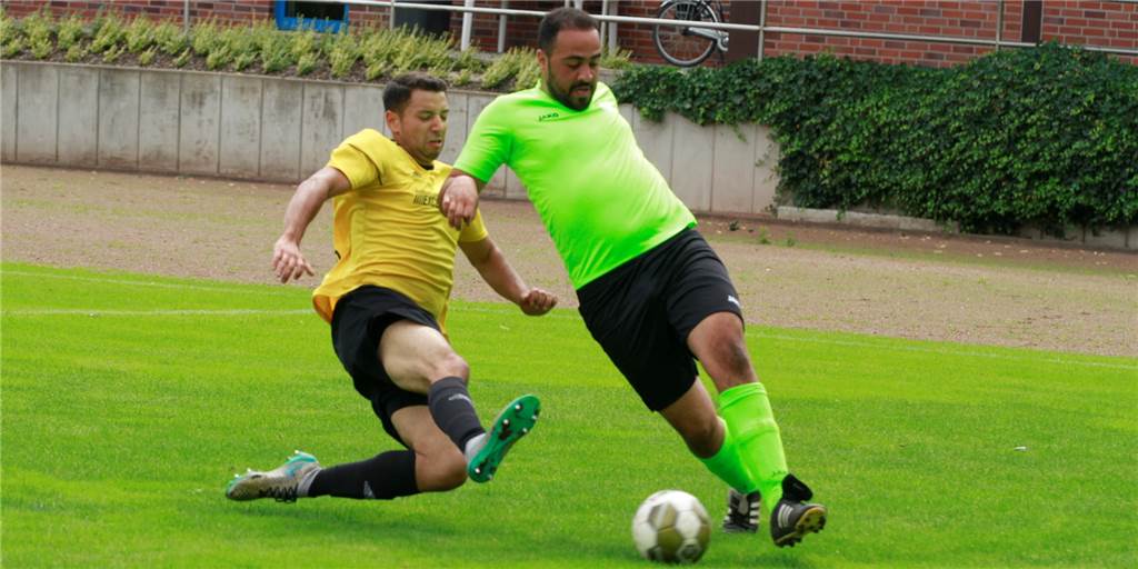 Ex-Stockum-Kapitän Soufian Bhihi wechselt im Sommer - und gibt Ex-Club eine Mitschuld Soufian Bhihi (R.) wechselt erst im Sommer. Eine Mitschuld sieht er bei seinem ehemaligen Verein, dem SV Stockum.