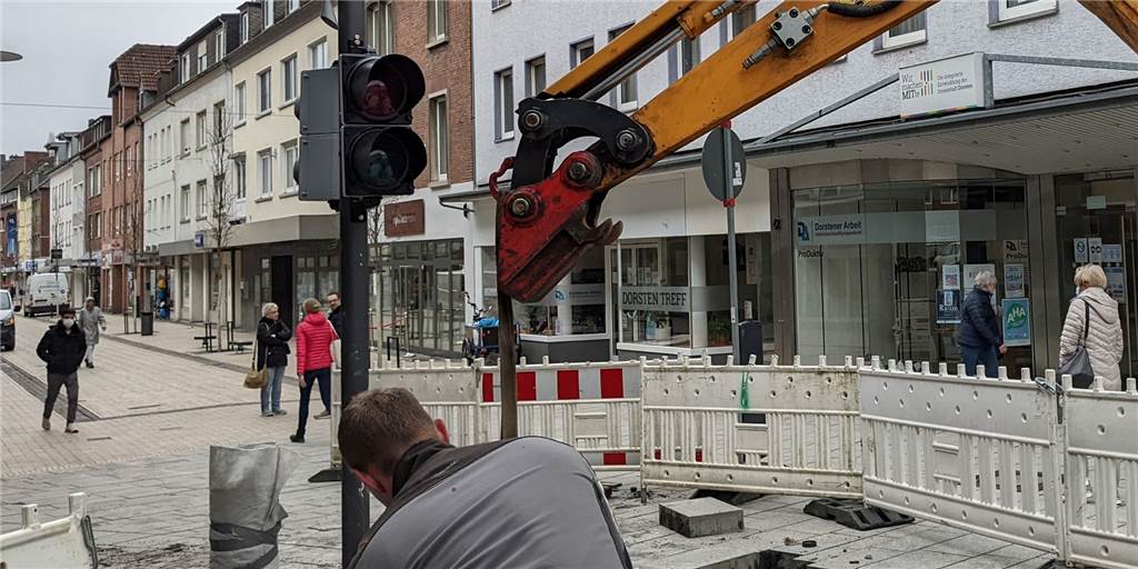 Ampeln für die vier Haupteingänge der Fußgängerzone in Dorsten Auch Ampeln gehören zur Ausstattung der vollautomatischen Hochsicherheits-Polleranlagen, die derzeit an den Eingängen der Fußgängerzone installiert werden.