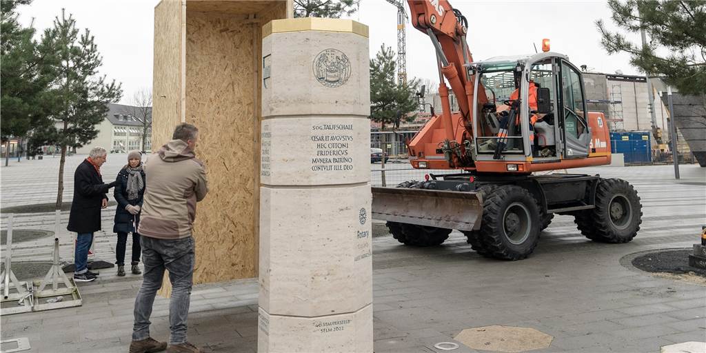 Barbarossa und Otto: Selm begeht am Mittwoch Feiertag mit viel Prominenz Die Stele auf dem Campus in Selm steht bereits seit Anfang Februar 2022. Sie liefert nicht nur Informationen über Barbarossa, sondern auch über seinen Paten Otto. Am Mittwoch (23.2.) wird sie feierlich eingeweiht.
