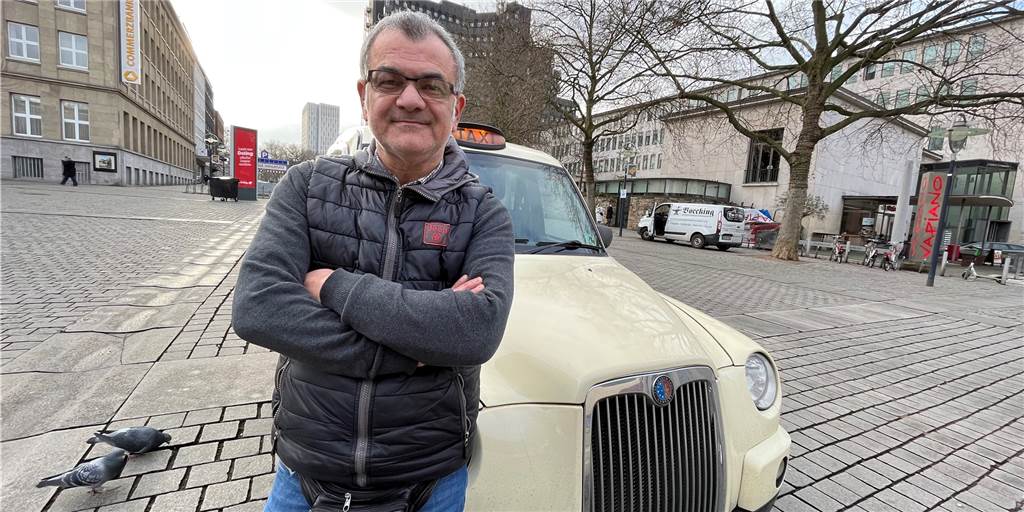 Dortmunds einziges Londoner Taxi: Fahrer musste am Anfang erstmal üben Yalcin Güleç fährt das einzige Londoner Taxi Dortmunds.