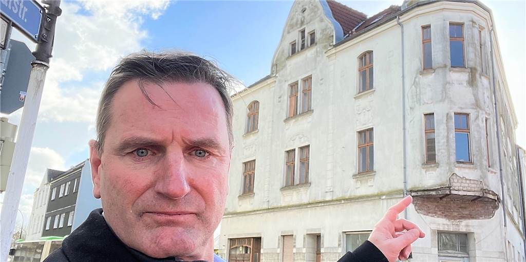 Dortmunder Problemhaus: Investor sauer über geplatztes Wohnprojekt Der gescheiterte Investor vor dem Dortmunder Problemhaus. Er ärgert sich immer noch über das geplatzte Wohnprojekt.