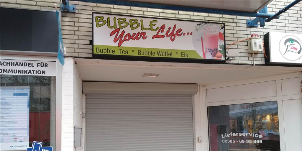 Castrop-Rauxeler „Bubble Tea“-Laden: Ende der Winterpause rückt näher Noch immer versperrt ein grauer Rollladen den Blick in den Laden "Bubble Your Life" in der Castrop-Rauxeler Altstadt. Wie lange dauert es noch bis zur Wiedereröffnung?