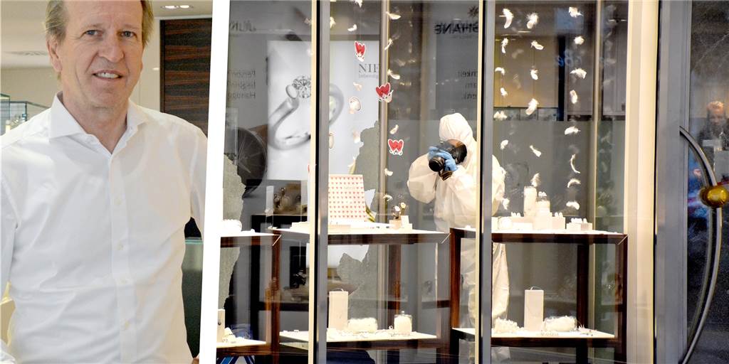 Nach Überfall auf Goldschmiede Engels: Komplette Beute ist sichergestellt Mathias Engels (62) sagt eine Woche nach dem Überfall auf seine Goldschmiede, dass er den Schrecken gut verdaut habe. Um seine Mitarbeiter mache er sich größere Sorgen. Die Beute, die die beiden Täter in der Goldschmiede gemacht haben, ist inzwischen komplett sichergestellt.