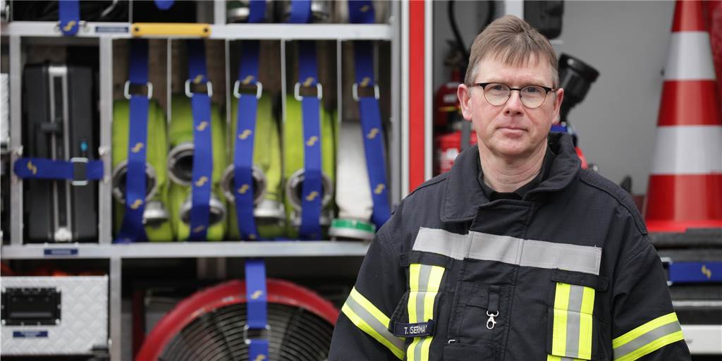 Fassadenbrände in Selm: Feuerwehr-Chef erinnert sich nach Feuer in Essen Thomas Isermann ist Leiter der Feuerwehr Selm und hatte bei den Bildern vom schlimmen Brand in Essen sofort einen Verdacht.