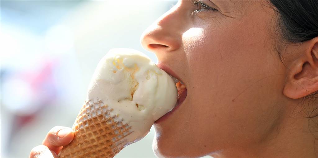 Preis-Check zum Saisonstart: Das kostet die Kugel Eis im Dortmunder Westen Fast überall steigen die Preise für eine Kugel Eis. Mit Beginn des Frühjahres lassen sich viele den Genuss trotzdem nicht nehmen. (Symbolbild)