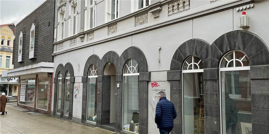 Am Werner Kirchhof: Wohn- und Geschäftshaus aus dem 19. Jahrhundert steht zum Verkauf Die ehemalige Spielhalle an der Straße Kirchhof steht zum Verkauf.