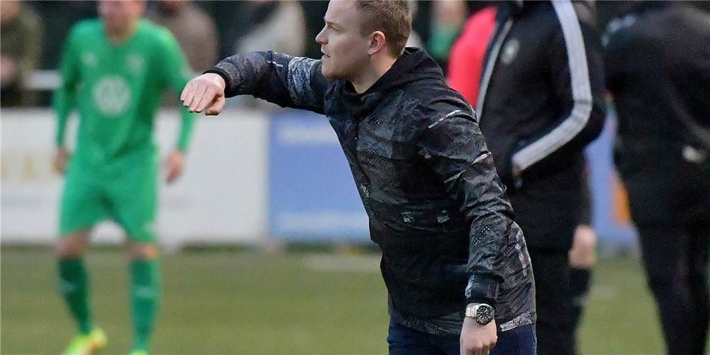 Corona-Fälle lassen Abstiegskracher platzen: BW Alstedde sagt Partie gegen ETuS Schwerte erneut ab Spielertrainer Tim Hermes konnte mit BW Alstedde zuletzt noch den Derbysieg feiern. Die kommende Partie gegen Schwerte wurde nun aber abgesagt.