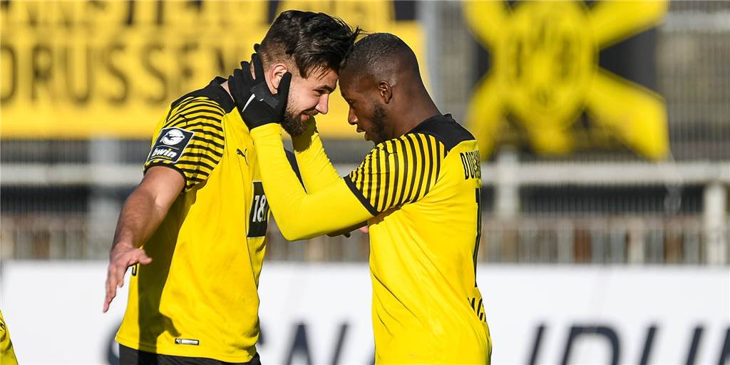 Papadopoulos treibt die BVB-U23 an: „Manchmal überdreht er etwas“ Papadopoulos treibt die BVB-U23 an: „Manchmal überdreht er etwas“
