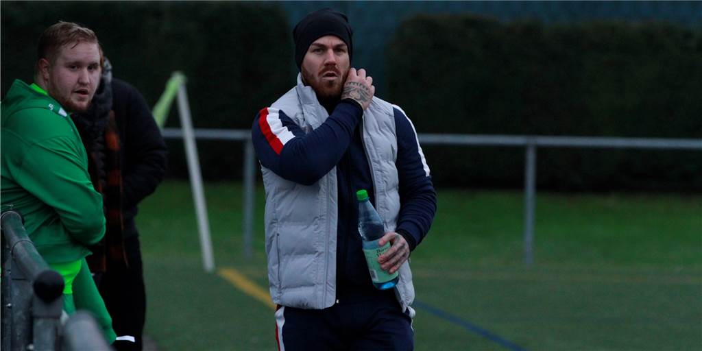 Brisantes Wiedersehen: Ehemaliger Trainer fällt gegen den SV Stockum voraussichtlich aus Neu-Trainer Miles Gottschlich trifft in seinem ersten Pflichtspiel mit dem SV Stockum auf das Team seines Vorgängers.