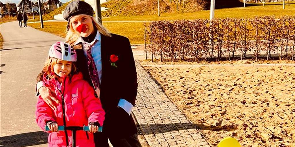 Der kleinste Karnevalsumzug Selms trotzt der Coronapandemie Robyn Madjar und Anja Bier-Holterbork alias Clown Banane: die Hauptakteure des kleinsten Karnevalsumzugs Selms.