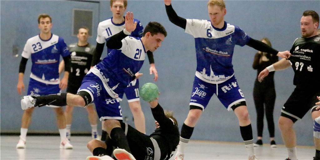 Abstiegskampf pur mit Nasenbeinbruch: Haltern schnappt sich beim HC TuRa die Punkte Der HC TuRa Bergkamen am Boden: Ein clever spielender HSC Haltern-Sythen - hier mit Michel Sorg im Angriff - nahm am Dienstag die Punkte mit.
