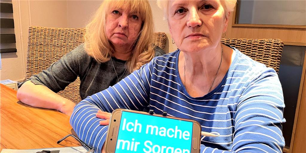 Verzweifelte Alla aus Kiew: „Mein Enkelkind schläft in der Badewanne“ Alla (r., mit Halina) bangt um ihren Sohn, ihre Schwiegertochter und ihr Enkelkind, die in Kiew den russischen Bomben ausgesetzt sind. Sie verstecken sich in ihrem fensterlosen Badezimmer.