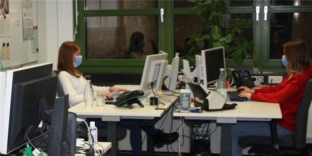Kreisgesundheitsamt: Mit Personal-Power gegen die Neuinfektionsflut Das Daten-Team des Kreisgesundheitsamt hat noch immer alle Hände voll zu tun. Auch einige Kontaktermittler unterstützen das Team.