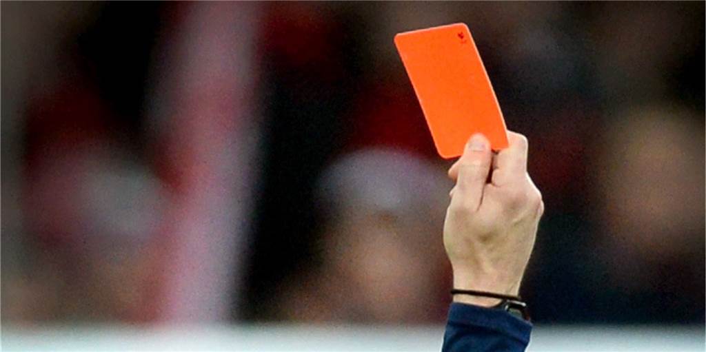 Spieler des ASC II sieht Rot, kriegt zwei Spiele Sperre, muss aber drei Spiele aussetzen Spieler des ASC II sieht Rot, kriegt zwei Spiele Sperre, muss aber drei Spiele aussetzen