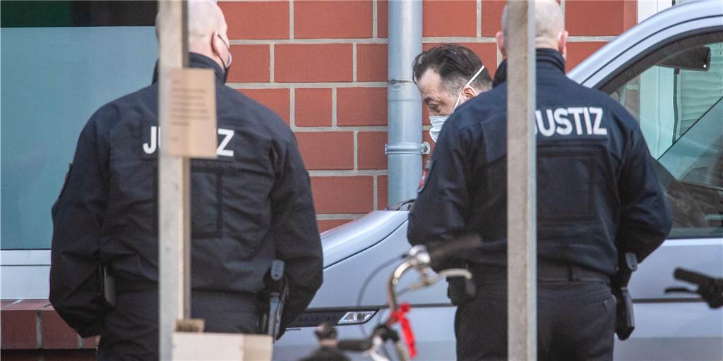 Morde von Niels Högel: 4 Top-Juristen kämpfen für Ex-Klinikchef Rudolf Mintrop Morde von Niels Högel: 4 Top-Juristen kämpfen für Ex-Klinikchef Rudolf Mintrop