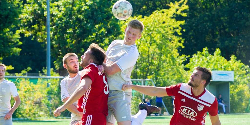 „So eine Hinrunde noch nicht erlebt“: Tim Bonka will endlich voll angreifen Flaesheims Tim Bonka traf gegen Bertlich, wie hier beim Spiel gegen Vestia Disteln II, zweimal per Kopf.