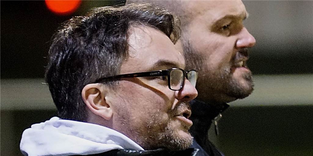 Holzwickedes Sportchef zur Trainerfrage: „Das wird kein Dauerzustand“ Benjamin Hartlieb vertrat zusammen mit Claas Hoffmann (hinten) den erkrankten HSC-Trainer Marc Woller an der Spielfeldseite.