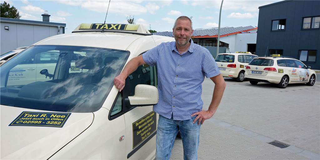 Taxi und Bürgerbus in Olfen sind teuren Spritpreisen ausgeliefert Mehr als zwei Jahre lang hatte es kein Taxiunternehmen in Olfen gegeben, bevor Rainer Nee einen Taxiservice anbot. Viele Fahrten kommen in der Steverstadt aber nicht zusammen.