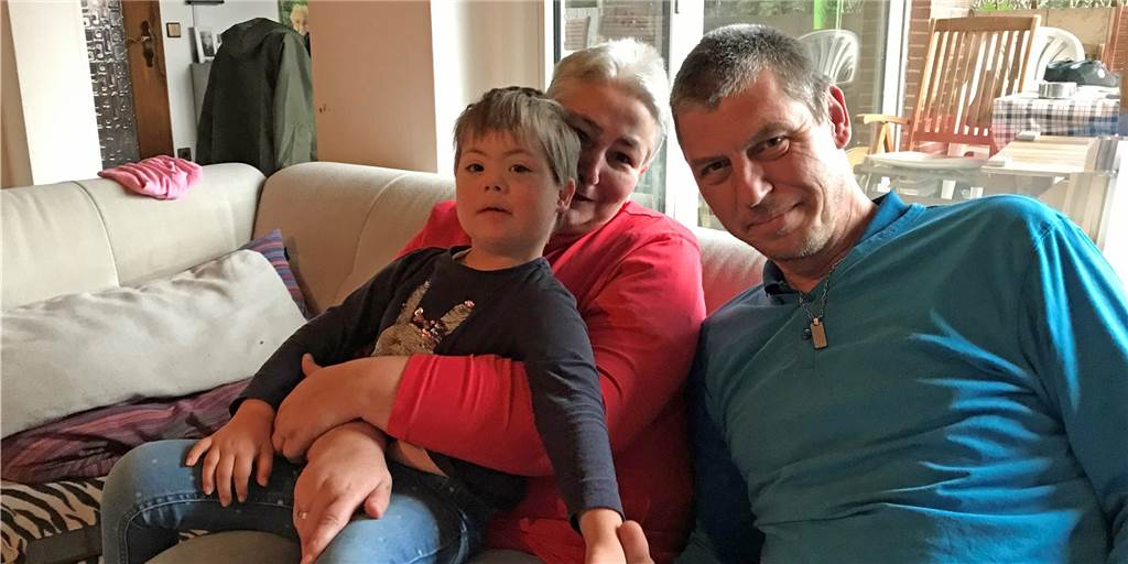 Down-Syndrom: Besuch der Kita St. Mauritius wird für Nele (4) zur Zerreißprobe Familie Middendorf beschuldigt den Kindergarten St. Mauritius, ihre Tochter mit Down-Syndrom loswerden zu wollen.