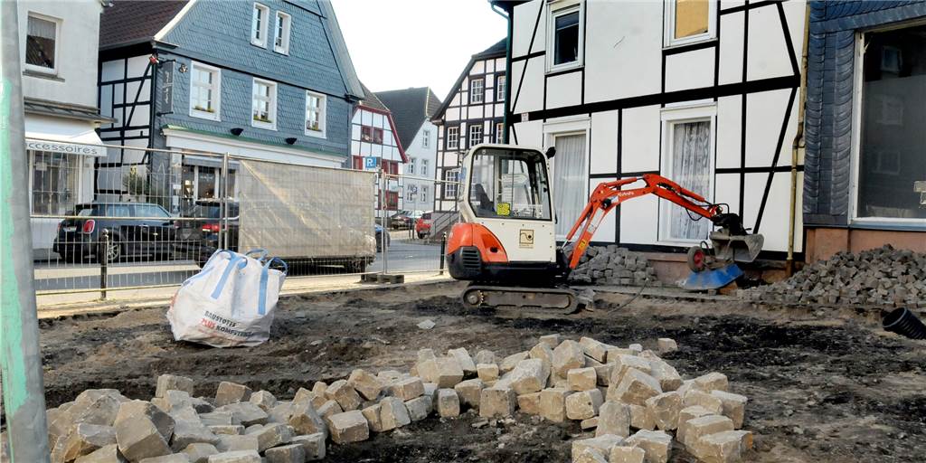 Der gemauerte „Elefantentrog" mit der Magnolie ist verschwunden von dem kleinen Platz neben der Schwerter Tafel an der Ostenstraße.