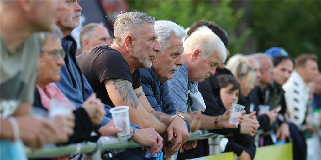 Verwirrung um die Maskenpflicht im Amateurfußball komplett: Jetzt sind keine Masken nötig Verwirrung um die Maskenpflicht im Amateurfußball komplett: Jetzt sind keine Masken nötig