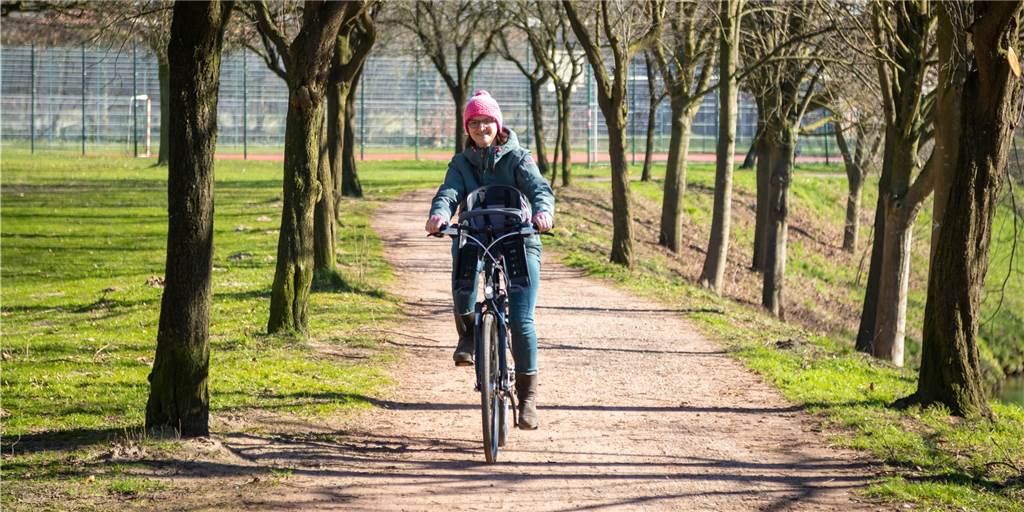 Dunkler Radweg an der Berkel: „Angstraum“ soll endlich erhellt werden Morgens im Winter ist der Radweg an der Berkel zwischen Widukindstraße und dem Friedhof stockduster.