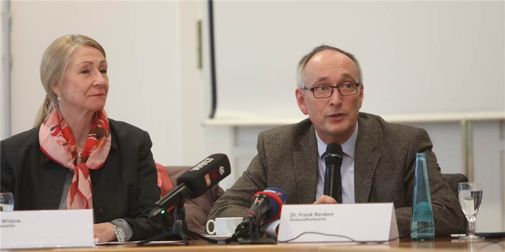 Zwei Jahre Corona in Dortmund: „Vielleicht letzte Abfahrt vor der Ausgangssperre“ Stadtsprecherin Anke Widow und Gesundheitsamtsleiter Dr. Frank Renken haben am 5. März 2020 über die ersten Dortmunder Corona-Fälle informiert.