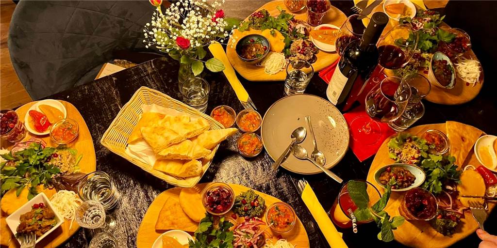 Georgische Tapas gibt es ein Mal im Monat in einem Restaurant im Kreuzviertel. 