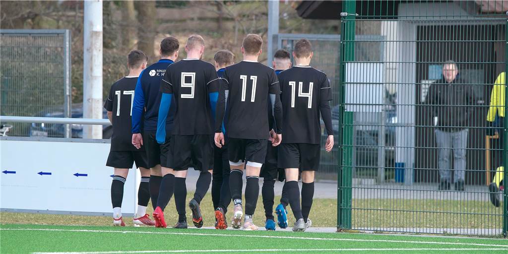 Spielunterbrechung in Halbzeit eins: Sythener Spieler zwei Minuten bewusstlos Wenige Minuten vor dem Pausenpfiff gingen die Sythener - genauso wie ihre Gegner - vom Platz.