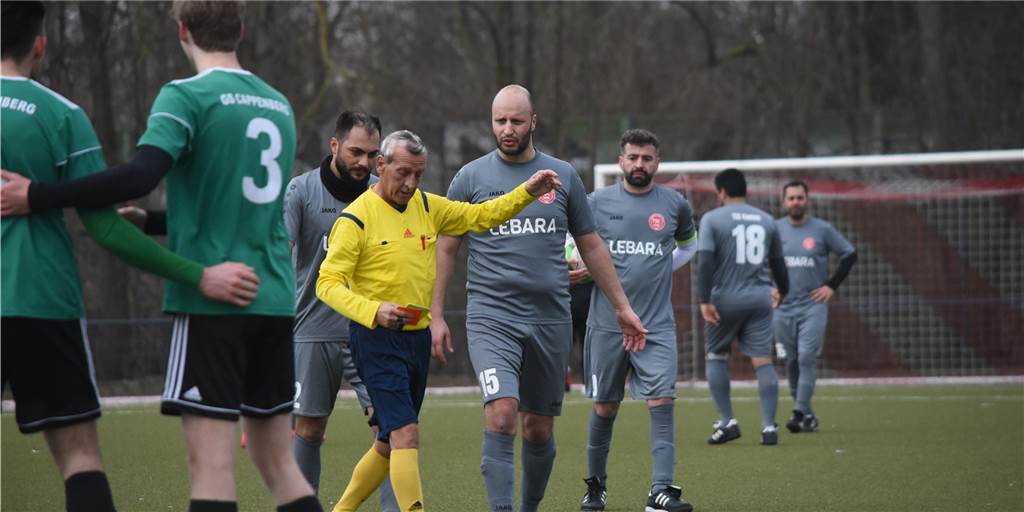 GS Cappenberg gewinnt gegen TSC Kamen II mit 6:3 – Schiedsrichter nimmt Rote Karte zurück Okay Dündar (r.) sah die Rote Karte in der Schlussphase. Die nahm der Unparteiische später zurück.