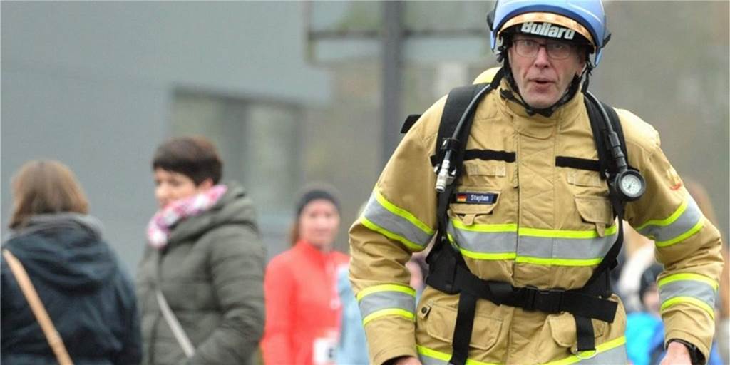Feuerwehrmann Stephan Lendring marschiert gegen Ukraine-Krieg Stephan Lendring von der Heeker Feuerwehr will mit "seinen" Europa Firefightern ein klares Statement gegen den Ukraine-Krieg setzen – und Spenden sammeln.