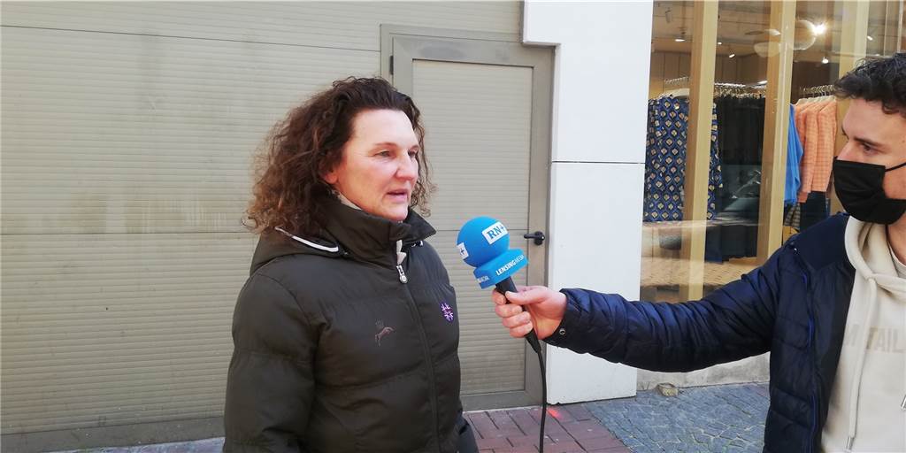 Krieg in der Ukraine - „Angst, dass Putin Atombomben schmeißen könnte“ Claudia Krusemann erzählt von ihrem Arbeitskollegen, der damals aus Serbien geflohen ist. Bei ihm kommen nach dem Angriff Russlands auf die Ukraine die eigenen Kriegserlebnisse wieder hoch.