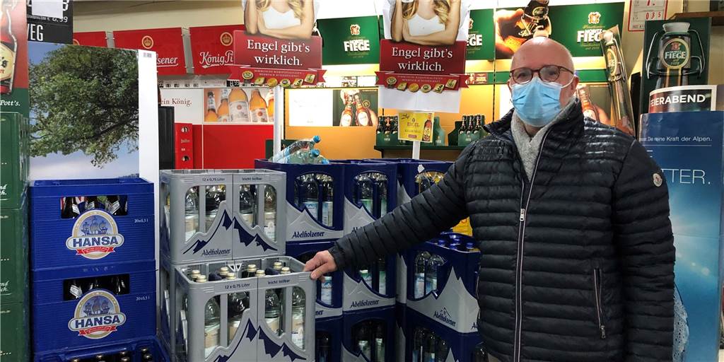 Getränkewelt oder Drogeriemarkt: Harald Kozlowski will bleiben Harald Kozlowski arbeitet gern in seiner „Getränkewelt“ an der Recklinghäuser Straße und möchte das Geschäft keinesfalls aufgeben.