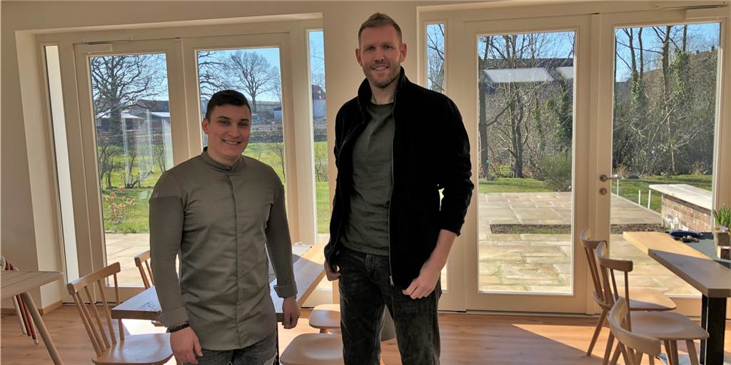 Gourmet-Restaurant eröffnet in ländlicher Idylle - Koch mit Sterne-Erfahrung Norbert Jevcsak und Jörn Haumann bauen auf dem Wibbelings Hof in Holthausen ein Gourmet-Restaurant auf
