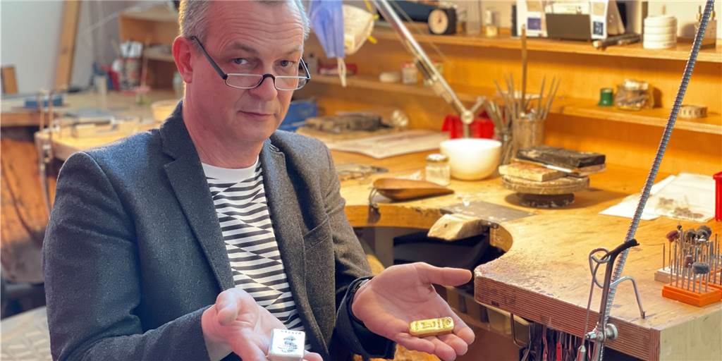 Juwelier aus Castrop-Rauxel: Ukraine-Krieg lässt Schmuck teurer werden Matthias Grosche ist Goldschmied. Er beobachtet den Preisanstieg von Edelmetallen schon lange.