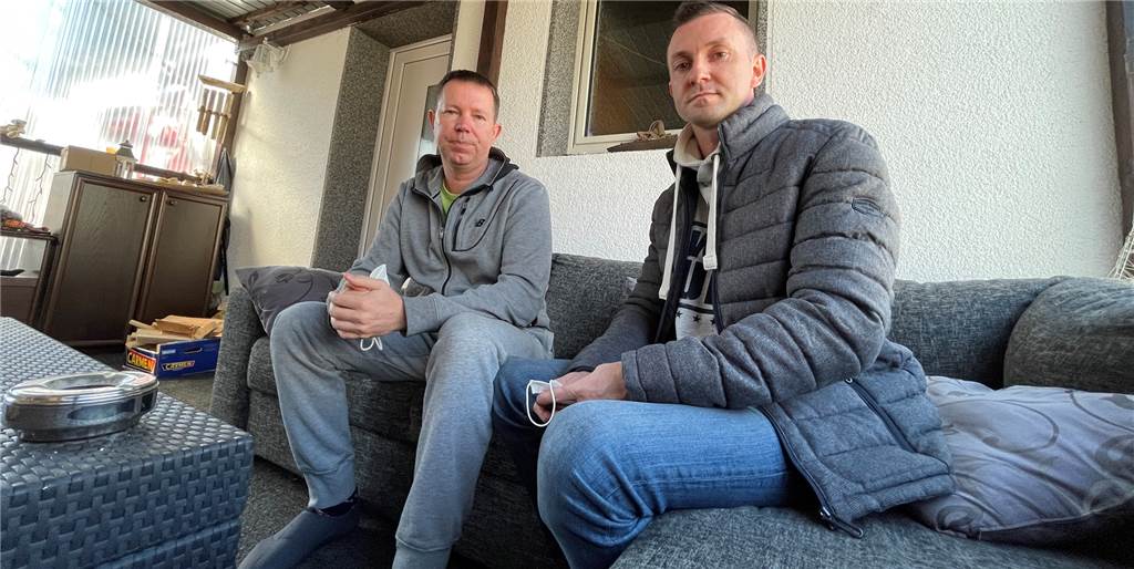 Igor und Vitali im Ruhrgebiet gestrandet: Ukrainer suchen verzweifelt nach Ausweg Vitali (51) und Igor (39) lebten in Charkiw. Kurz vor Kriegsbeginn flogen sie in den Urlaub nach Ägypten. Nun sind sie in Waltrop am Stadtrand von Castrop-Rauxel untergekommen und zeigen die Verwüstung ihrer Heimat.