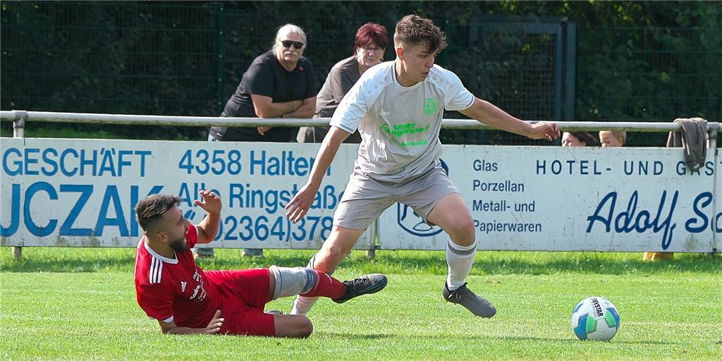 Luke Shane Reining spielt auch in der kommenden Saison für den SV Bossendorf. Der 20-Jährige erklärt, warum, und spricht über den schwachen Rückrunden-Start.
