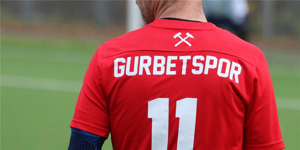 Schiedsrichter beschimpft: Gurbet-Coach will zurücktreten, wird aber gefeuert und lange gesperrt Gurbet Spor Bergkamen greift durch: Der D-Kreisligist hat sich jetzt von einem Trainer getrennt, der den Schiedsrichter derbe beschimpft hatte.