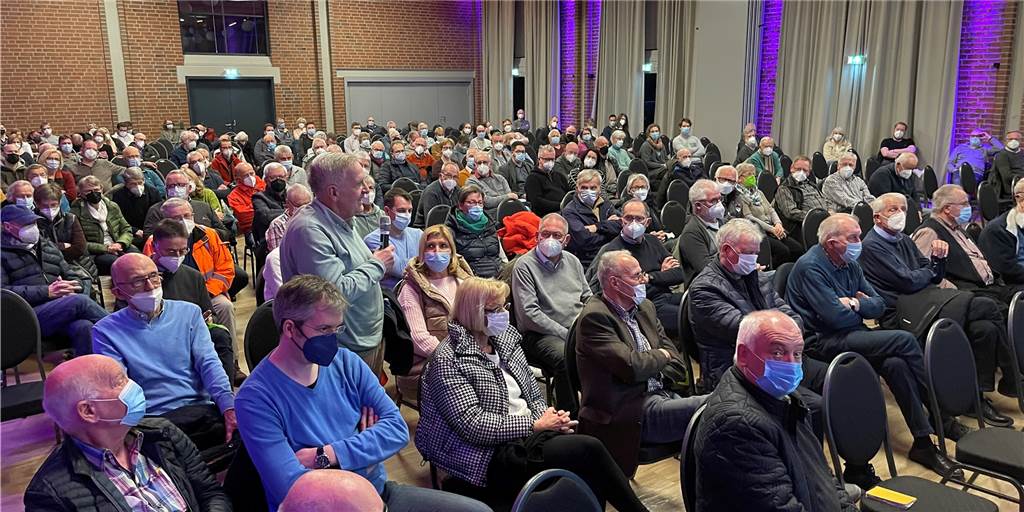 Projekt Neue Stever in Olfen: Viel Skepsis auf der Bürgerversammlung Groß war das Interesse an der Bürgerversammlung zur Neuen Stever. 300 Plätze gab es in der Stadthalle. Davon waren zwar nicht alle gefüllt. Die, die kamen, diskutierten aber engagiert.