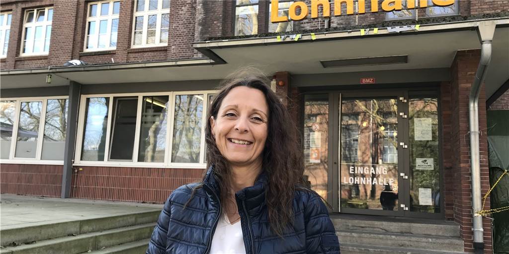Dorsten bekommt nach vielen Jahren wieder einen echten Antikmarkt Stephanie Kleingries aus Dorsten vor der Lohnhalle von Fürst Leopold, wo sie zukünftig Antikmärkte veranstaltet.