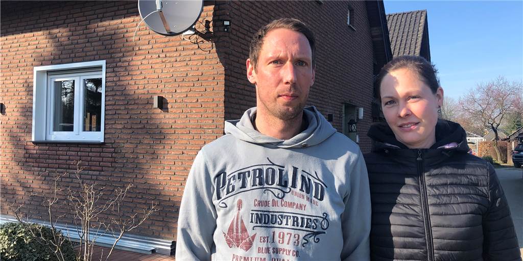 Überschwemmungsgebiet: Manuel und Lisa Lindner sorgen sich um ihr Haus Manuel und Lisa Lindner fürchten um den Wert ihres Hauses in Schermbeck-Gahlen, falls dieses als Überschwemmungsgebiet überplant würde.