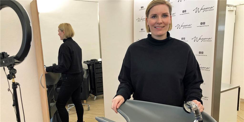 Theresa Wagener frisiert bei Fashion Week: Spekulieren auf Heidi Klums Models Theresa Wagener arbeitet drei Tage bei der Fashion Week in Berlin. Hier frisiert sie die Models für die Modenschauen.