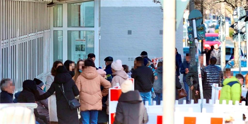Sozialamt Dortmund für Geflüchtete geöffnet - Wie war die Situation am Samstag? Sozialamt Dortmund für Geflüchtete geöffnet - Wie war die Situation am Samstag?