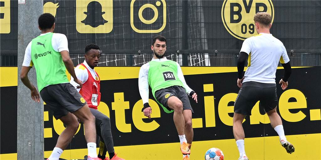 Fußballer fliehen vor Krieg in der Ukraine – plötzlich trainieren sie mit BVB-Profis Fußballer fliehen vor Krieg in der Ukraine – plötzlich trainieren sie mit BVB-Profis