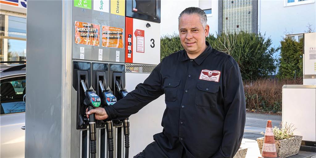 Stephan Haack, Betreiber der Tankstelle am Asselner Hellweg 75, ist gegen den Lindner-Plan. Er will die Autofahrer anders entlasten.