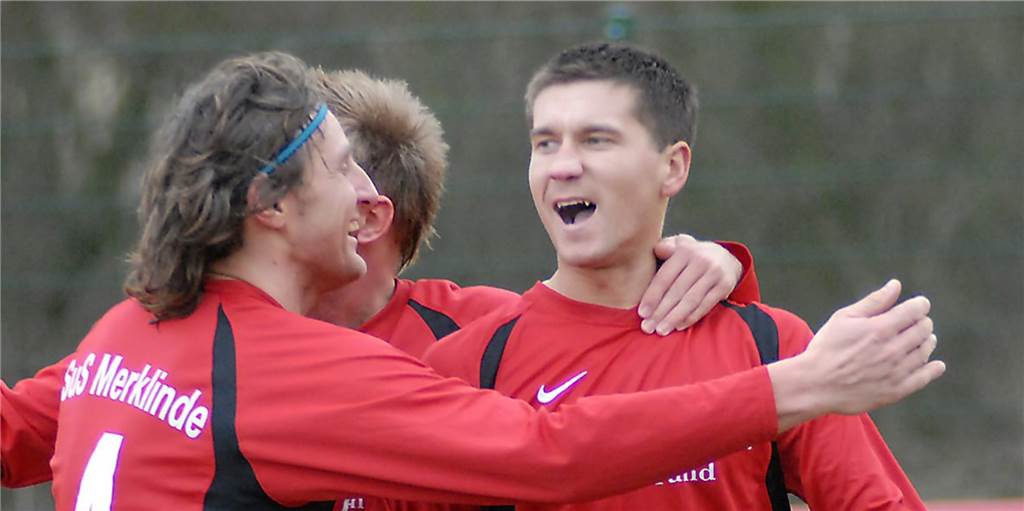 Merklindes Matchwinner Kresic holt sich Prämie direkt beim Torjubel ab Merklindes Matchwinner Kresic holt sich Prämie direkt beim Torjubel ab