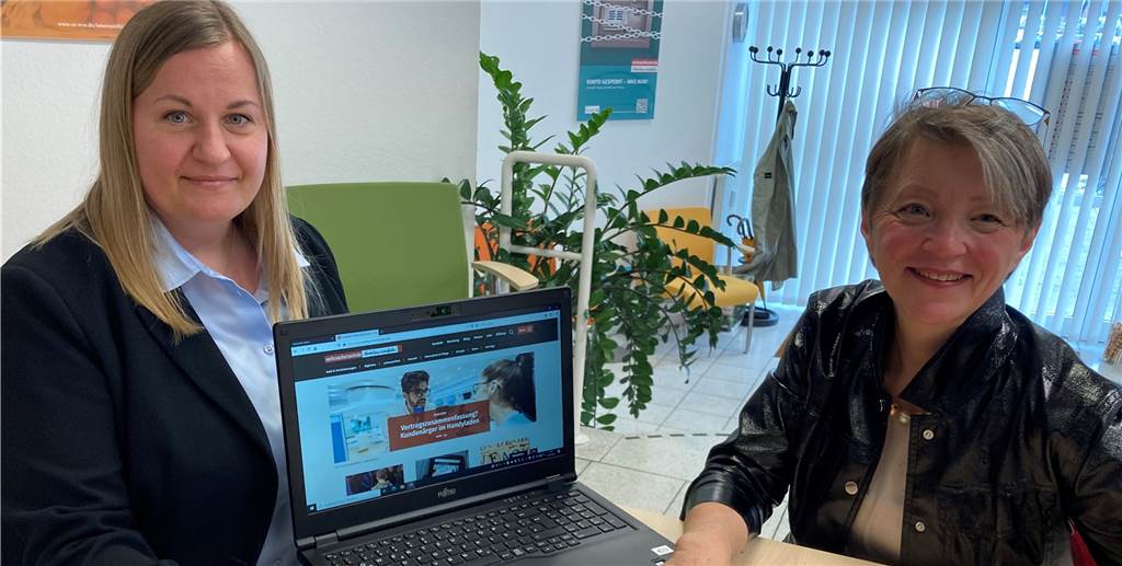 Abzocke in Telefonläden: Neues Gesetz wird in Dorsten nicht angewandt Über das neue Telekommunikationsgesetz informieren Ruth Pettenpohl (r.) und Sonja Lichtenberg von der Verbraucherzentrale.