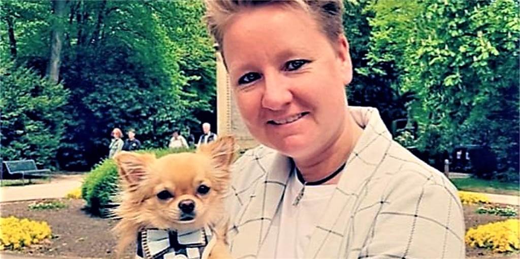 Fuchs greift Chihuahua an: „Höre meinen Hund immer noch schreien“ Ramona Marquard mit ihrem Eddy, als die Welt noch in Ordnung war: Seit Freitag kämpft der kleine Hund nach einer Fuchs-Attacke um sein Leben.