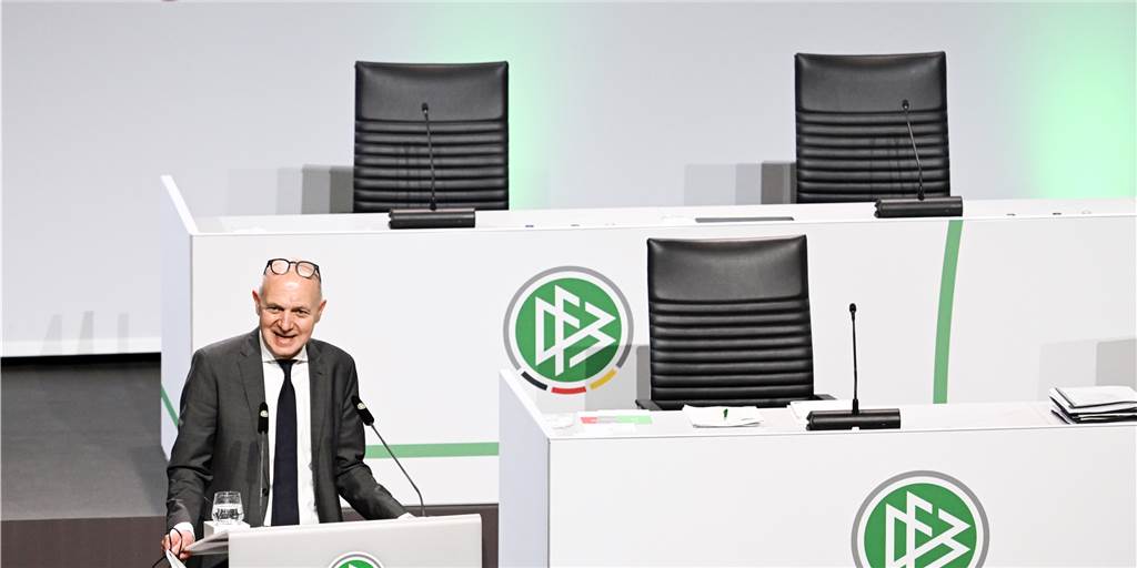 Näher an der Basis geht nicht: Der DFB sitzt jetzt bei der SG Hillen mit in der Kabine Näher an der Basis geht nicht: Der DFB sitzt jetzt bei der SG Hillen mit in der Kabine