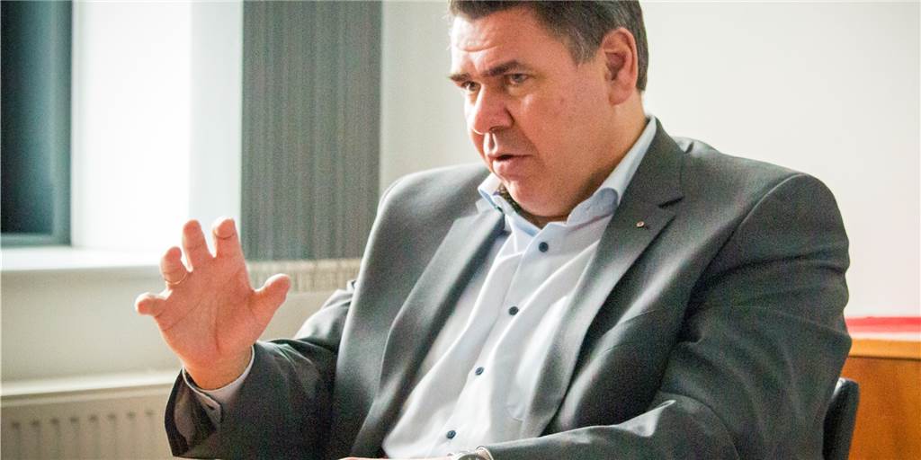 Landrat Mario Löhr legt seine Nebeneinkünfte offen Landrat Mario Löhr legt seine Nebeneinkünfte offen